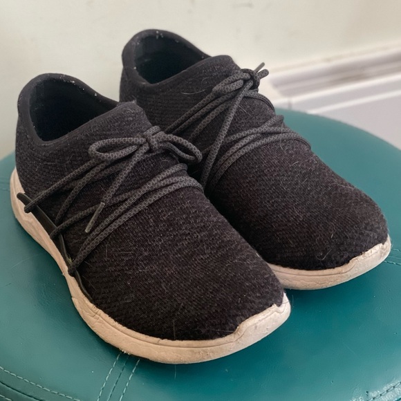 EUC Vessi cityscape waterproof shoes US 7 38.5 - Picture 2 of 3